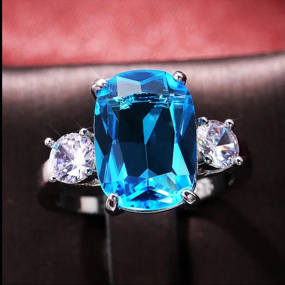 New Women’s 925 Silver Beautiful Crystal Ring - Picture 4 of 6